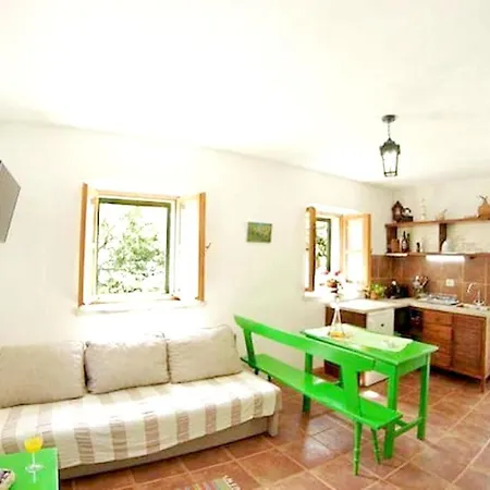 Charming House + Bbq *