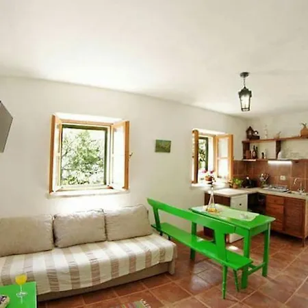 Charming House + Bbq