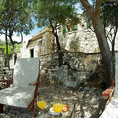 Charming House + Bbq 度假居