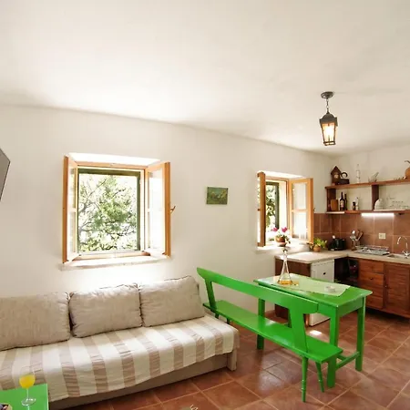 Charming House + Bbq Σπίτι διακοπών