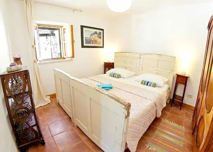 Charming House + Bbq * Selca (Brac)