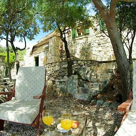 Charming House + Bbq * Selca (Brac)